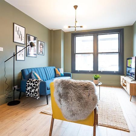 Villa Stunning Scandi 3 Bed House In Manchester-Parking Exterior foto