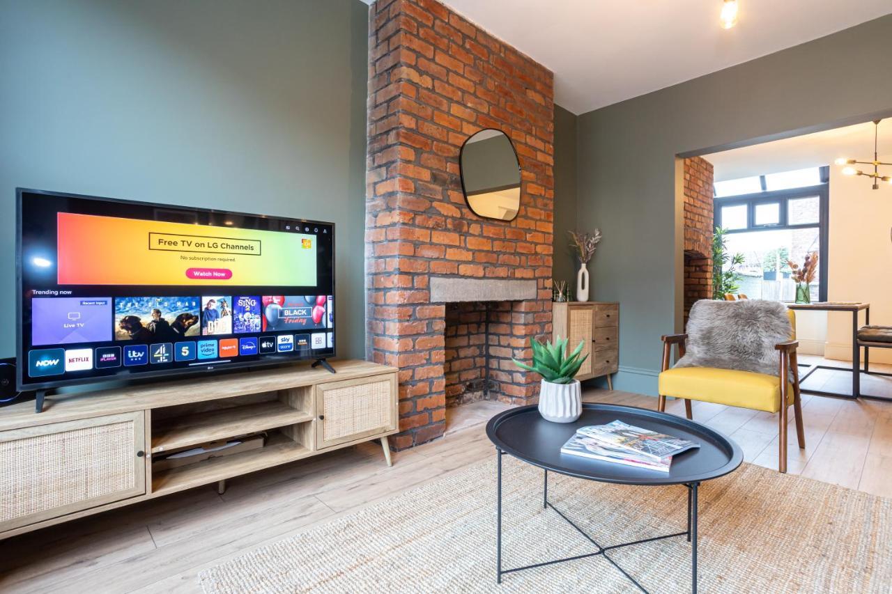 Villa Stunning Scandi 3 Bed House In Manchester-Parking Exterior foto