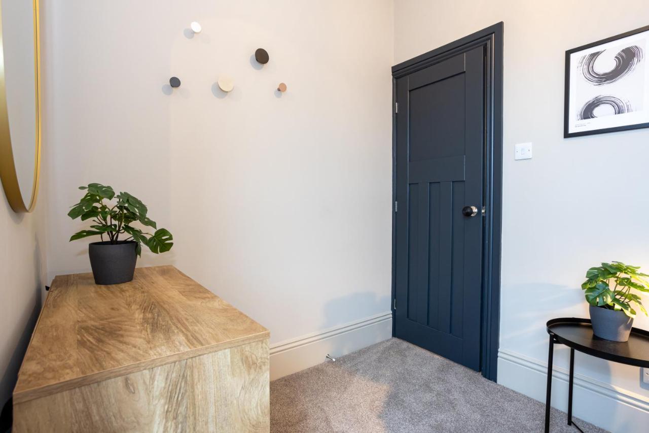 Villa Stunning Scandi 3 Bed House In Manchester-Parking Exterior foto