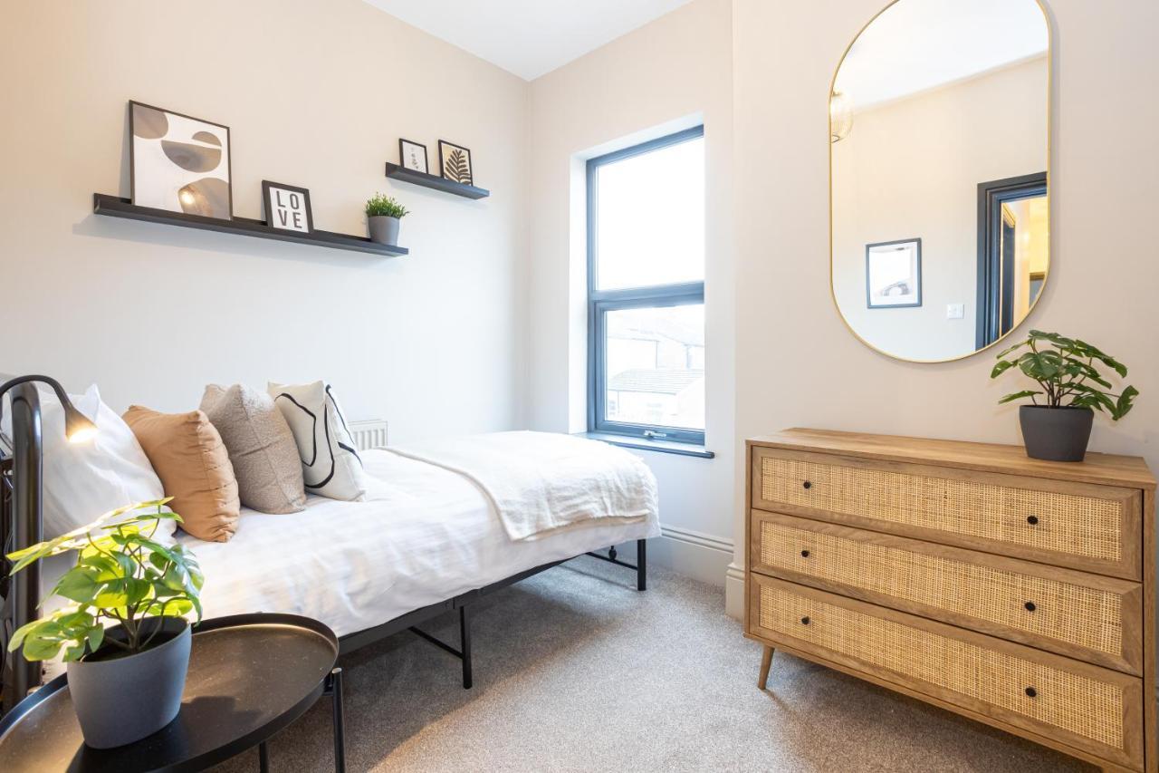 Villa Stunning Scandi 3 Bed House In Manchester-Parking Exterior foto